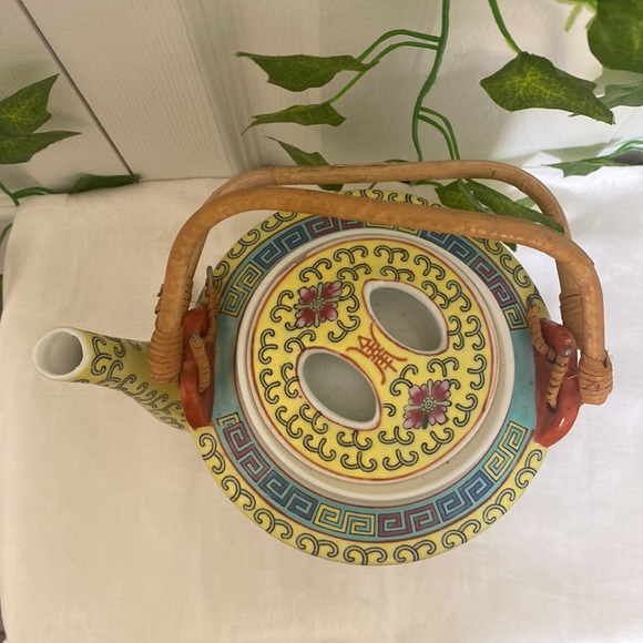 Vintage Asian Tea Pot - Picture 3 of 11